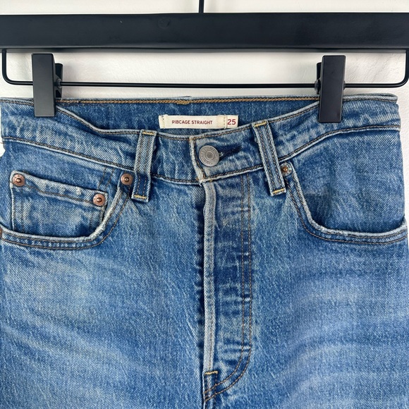 LEVIS Ribcage Straight Ankle Jean in Light Wash Size 25 - Picture 4 of 9